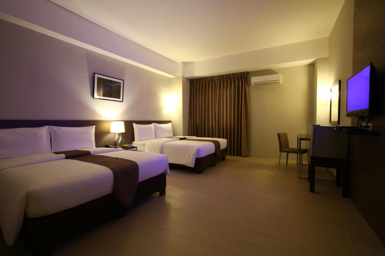Sequoia Hotel Quezon City Esterno foto
