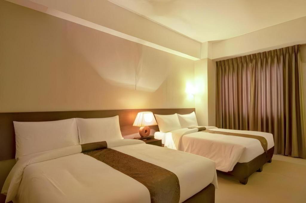 Sequoia Hotel Quezon City Esterno foto