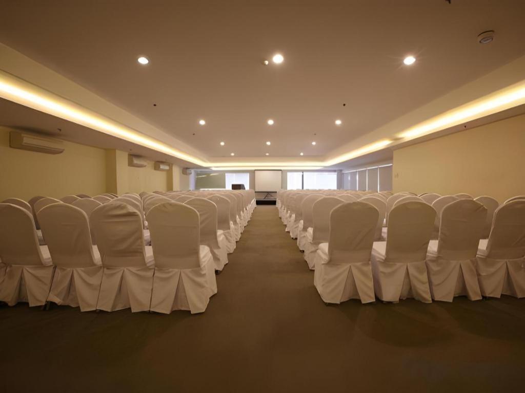 Sequoia Hotel Quezon City Esterno foto