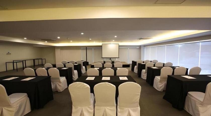 Sequoia Hotel Quezon City Esterno foto