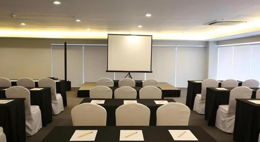 Sequoia Hotel Quezon City Esterno foto