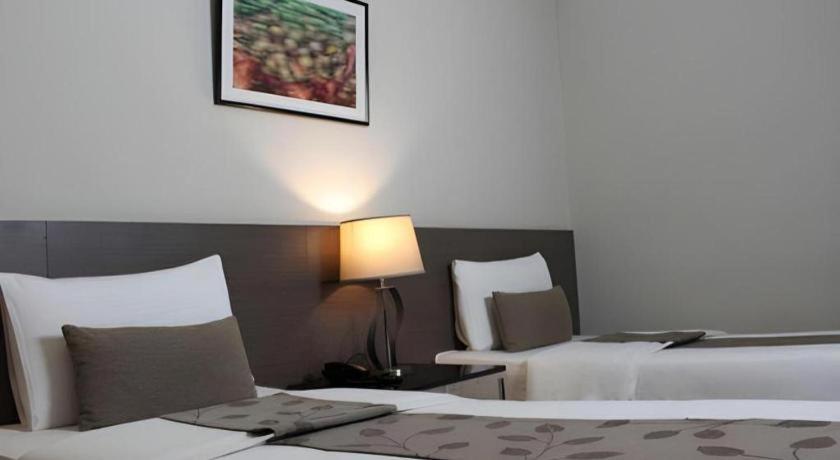 Sequoia Hotel Quezon City Esterno foto