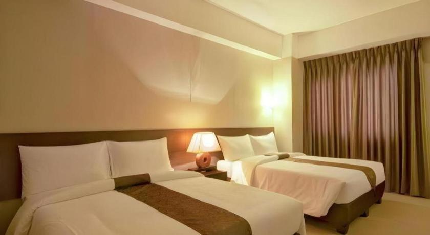 Sequoia Hotel Quezon City Esterno foto
