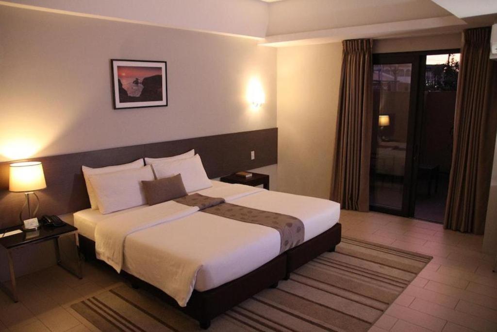 Sequoia Hotel Quezon City Esterno foto